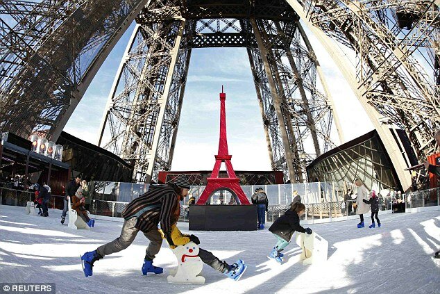 Sổ tay du lịch so tay du lich Sotaydulich Sotay Dulich Khampha Kham Pha Bui Trượt băng trên tháp Eiffel