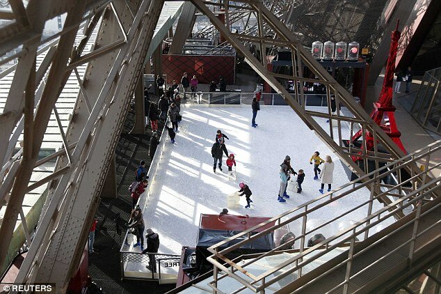 Sổ tay du lịch so tay du lich Sotaydulich Sotay Dulich Khampha Kham Pha Bui Trượt băng trên tháp Eiffel