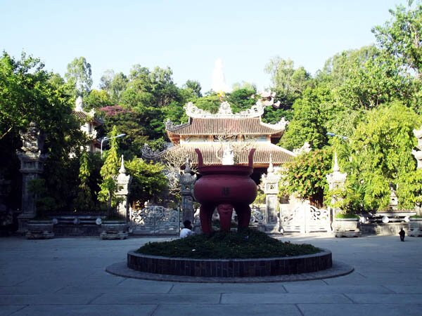 Sổ tay du lịch so tay du lich Sotaydulich Sotay Dulich Khampha Kham Pha Bui Viếng chùa Long Sơn nổi tiếng nhất Nha Trang