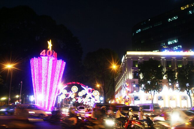 Sổ tay du lịch so tay du lich Sotaydulich Sotay Dulich Khampha Kham Pha Bui Sài Gòn rực rỡ đón năm mới 2015