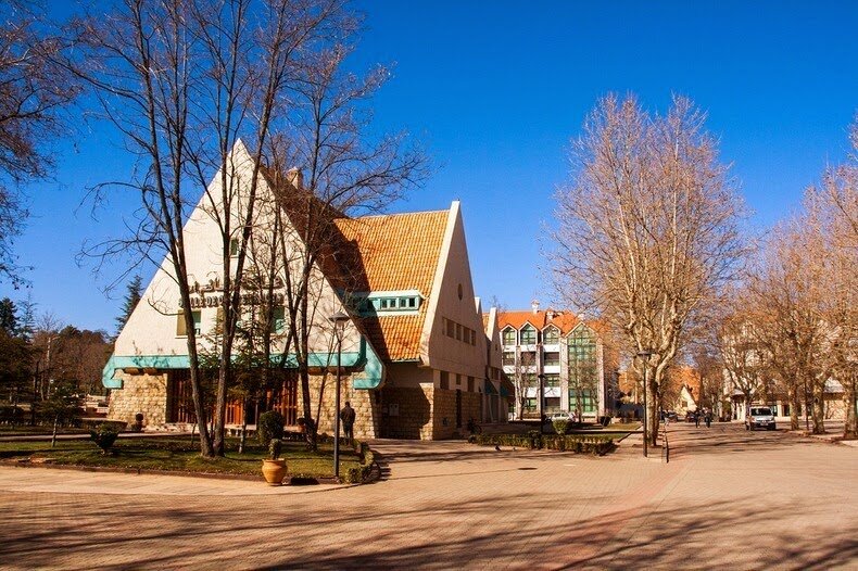 Sổ tay du lịch so tay du lich Sotaydulich Sotay Dulich Khampha Kham Pha Bui Ifrane - Một Thụy Sĩ giữa Ma Rốc