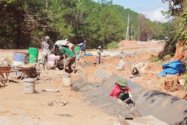 Sổ tay du lịch so tay du lich Sotaydulich Sotay Dulich Khampha Kham Pha Bui Rong ruổi Tà Nung tìm hương hoa cà phê