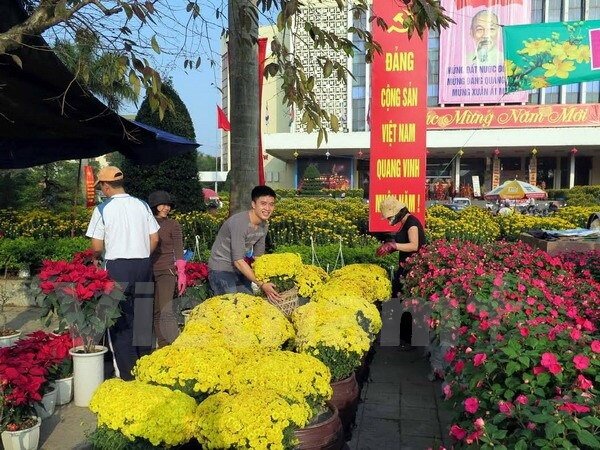 Sổ tay du lịch so tay du lich Sotaydulich Sotay Dulich Khampha Kham Pha Bui Cố đô Huế tràn ngập những sắc màu rực rỡ ngày Xuân ở chợ