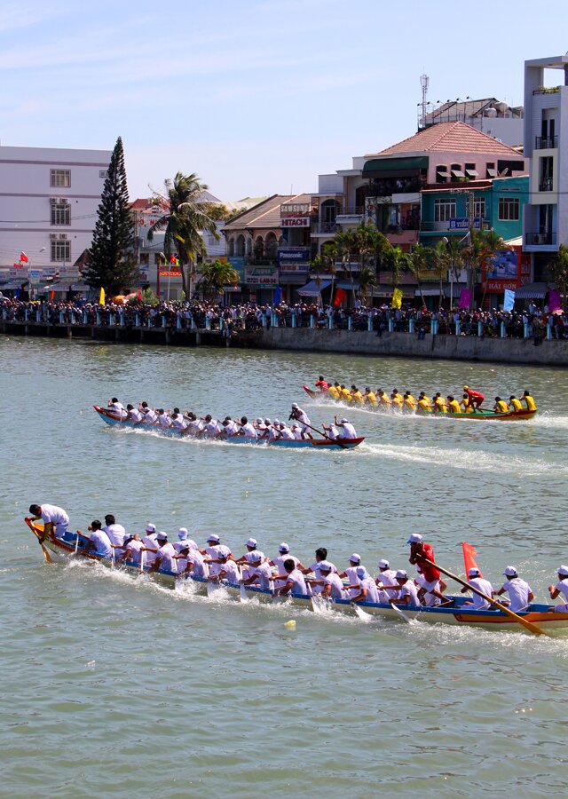 Sổ tay du lịch so tay du lich Sotaydulich Sotay Dulich Khampha Kham Pha Bui Xuân sôi động với lễ hội đua thuyền truyền thống Bình Thuận
