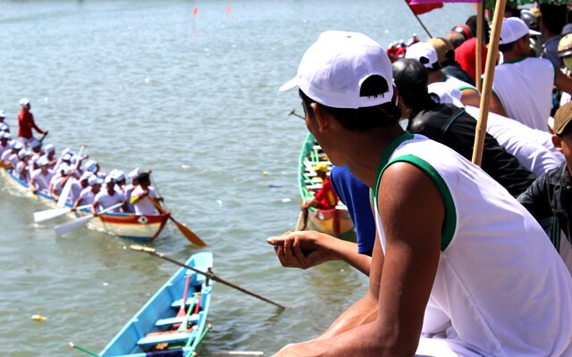 Sổ tay du lịch so tay du lich Sotaydulich Sotay Dulich Khampha Kham Pha Bui Xuân sôi động với lễ hội đua thuyền truyền thống Bình Thuận