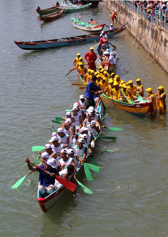 Sổ tay du lịch so tay du lich Sotaydulich Sotay Dulich Khampha Kham Pha Bui Xuân sôi động với lễ hội đua thuyền truyền thống Bình Thuận