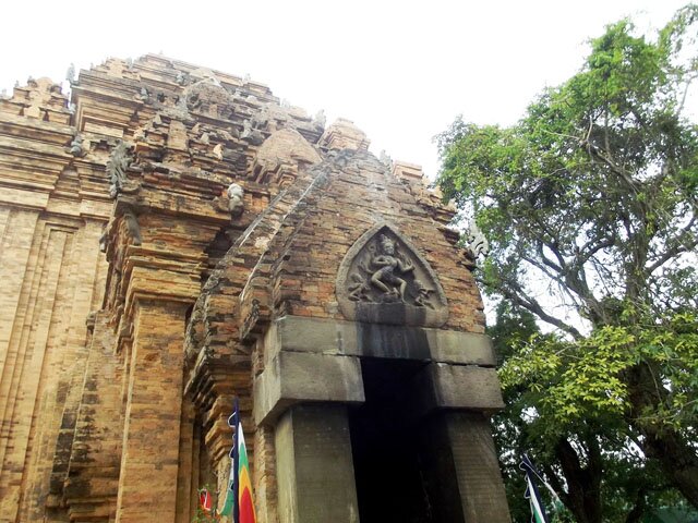 Sổ tay du lịch so tay du lich Sotaydulich Sotay Dulich Khampha Kham Pha Bui Ngắm vẻ cổ kính của tháp Ponagar ở Nha Trang
