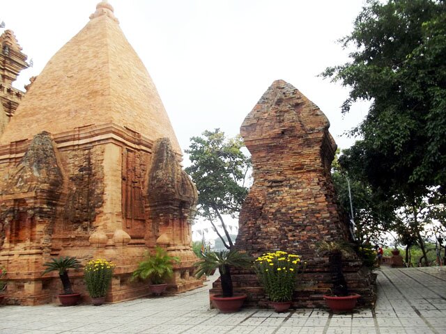 Sổ tay du lịch so tay du lich Sotaydulich Sotay Dulich Khampha Kham Pha Bui Ngắm vẻ cổ kính của tháp Ponagar ở Nha Trang