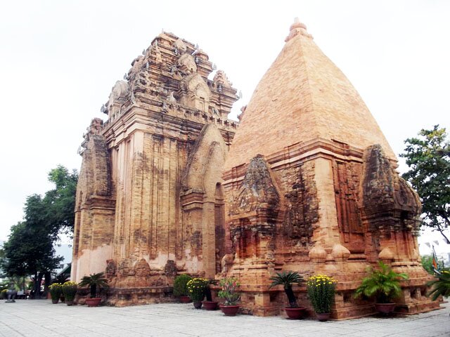 Sổ tay du lịch so tay du lich Sotaydulich Sotay Dulich Khampha Kham Pha Bui Ngắm vẻ cổ kính của tháp Ponagar ở Nha Trang