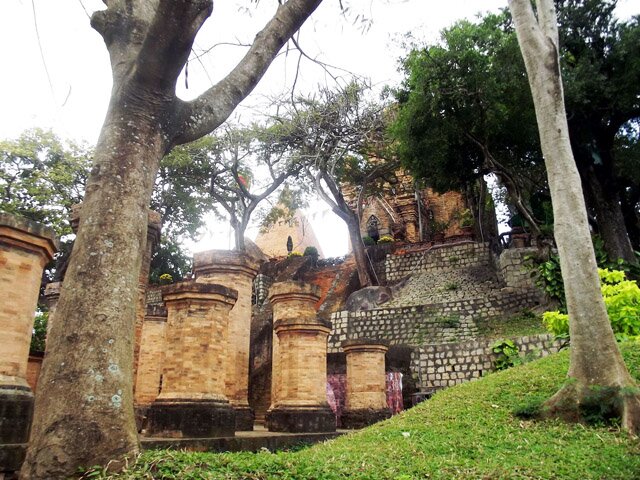 Sổ tay du lịch so tay du lich Sotaydulich Sotay Dulich Khampha Kham Pha Bui Ngắm vẻ cổ kính của tháp Ponagar ở Nha Trang