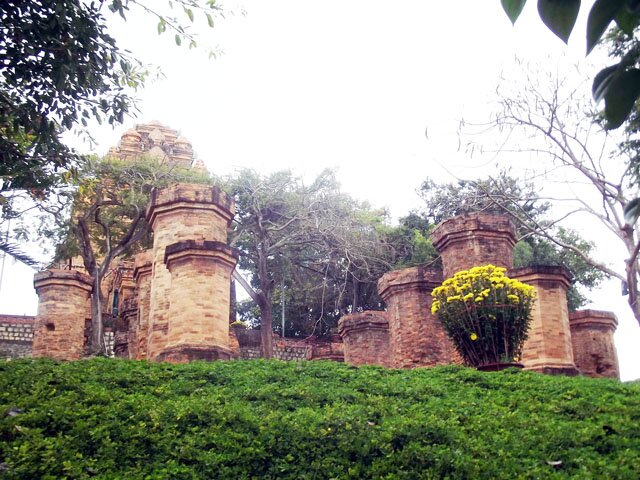 Sổ tay du lịch so tay du lich Sotaydulich Sotay Dulich Khampha Kham Pha Bui Ngắm vẻ cổ kính của tháp Ponagar ở Nha Trang