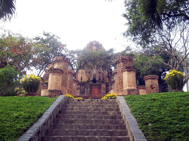 Sổ tay du lịch so tay du lich Sotaydulich Sotay Dulich Khampha Kham Pha Bui Ngắm vẻ cổ kính của tháp Ponagar ở Nha Trang
