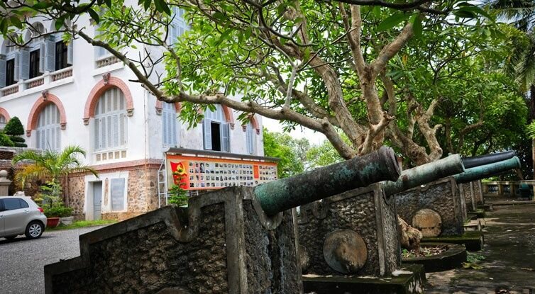 Sổ tay du lịch so tay du lich Sotaydulich Sotay Dulich Khampha Kham Pha Bui Bạch Dinh - Nét xưa thành phố biển
