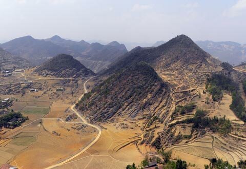 Sotaydulich Sổ tay du lịch so tay du lich Sotay Dulich Khampha Kham Pha Bui khung canh duoi chan cot co Lung Cu