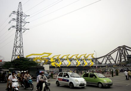  Sổ tay du lịch so tay du lich Sotaydulich Sotay Dulich Khampha Kham Pha Bui Nguoc thoi gian tren nhung nhip cau Long Bien