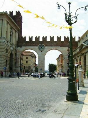 Sổ tay du lịch so tay du lich Sotaydulich Sotay Dulich Khampha Kham Pha Bui Verona yen binh va duyen dang