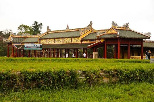  Sổ tay du lịch so tay du lich Sotaydulich Sotay Dulich Khampha Kham Pha Bui Ve voi Hue thuong Ky 3 Hoang cung mot thuo vang son Tu cam thanh