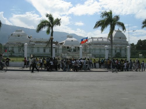  Sổ tay du lịch so tay du lich Sotaydulich Sotay Dulich Khampha Kham Pha Bui Phu tong thong Haiti va mot nam nhin lai