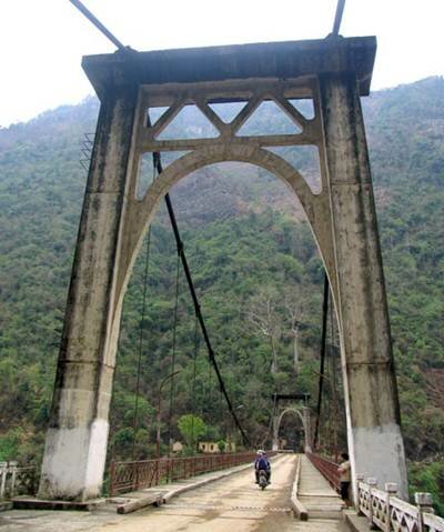 Sổ tay du lịch so tay du lich Sotaydulich Sotay Dulich Khampha Kham Pha Bui Hang Tom cay cau sap di vao di vang
