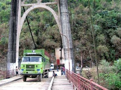 Sổ tay du lịch so tay du lich Sotaydulich Sotay Dulich Khampha Kham Pha Bui Hang Tom cay cau sap di vao di vang