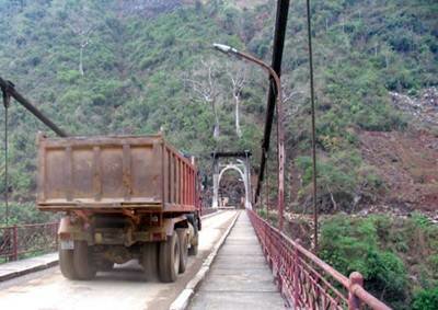 Sổ tay du lịch so tay du lich Sotaydulich Sotay Dulich Khampha Kham Pha Bui Hang Tom cay cau sap di vao di vang