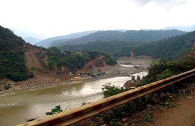 Sổ tay du lịch so tay du lich Sotaydulich Sotay Dulich Khampha Kham Pha Bui Hang Tom cay cau sap di vao di vang