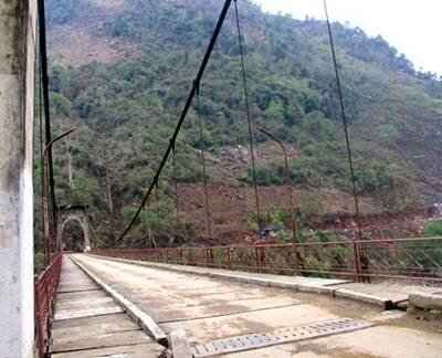 Sổ tay du lịch so tay du lich Sotaydulich Sotay Dulich Khampha Kham Pha Bui Hang Tom cay cau sap di vao di vang
