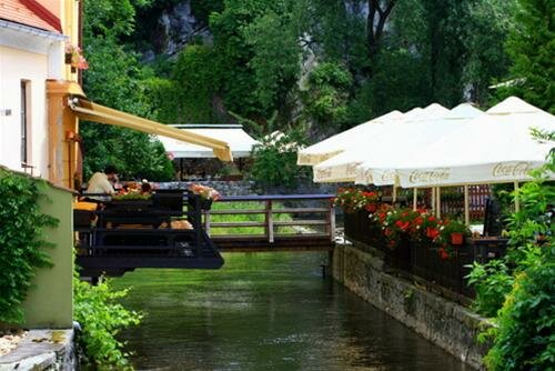 Sổ tay du lịch so tay du lich Sotaydulich Sotay Dulich Khampha Kham Pha Bui Český Krumlov hon ngoc ben bo song Vitava