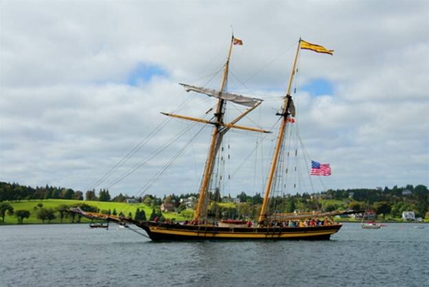 Sổ tay du lịch so tay du lich Sotaydulich Sotay Dulich Khampha Kham Pha Bui Dong thuyen Lunenburg Nang tien ca giua dai duong