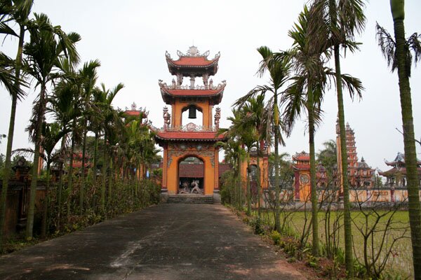 Sổ tay du lịch so tay du lich Sotaydulich Sotay Dulich Khampha Kham Pha Bui Chua Phuc Minh huyen thoai giua bien lua