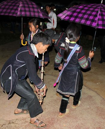 Sổ tay du lịch so tay du lich Sotaydulich Sotay Dulich Khampha Kham Pha Bui Can canh phien cho tinh o Sa Pa