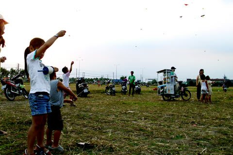 Sổ tay du lịch so tay du lich Sotaydulich Sotay Dulich Khampha Kham Pha Bui Canh dong dieu giua TPHCM