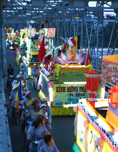  Sổ tay du lịch so tay du lich Sotaydulich Sotay Dulich Khampha Kham Pha Bui Hang nghin nguoi chen chan du dai le Phat dan