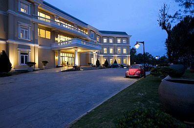 Sổ tay du lịch so tay du lich Sotaydulich Sotay Dulich Khampha Kham Pha Bui Khai truong resort dau tien tai khu du lich Ho Tuyen Lam, Da Lat