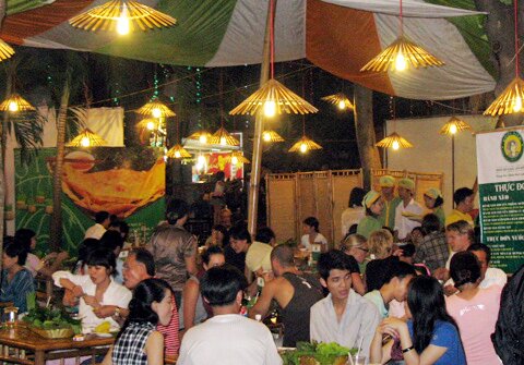 Sổ tay du lịch so tay du lich Sotaydulich Sotay Dulich Khampha Kham Pha Bui hon 200 mon ngon o le hoi am thuc Dat Phuong Nam
