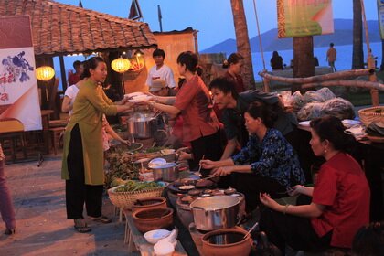 Sổ tay du lịch so tay du lich Sotaydulich Sotay Dulich Khampha Kham Pha Bui Khong gian hoai co o Nha Trang dip Festival Bien