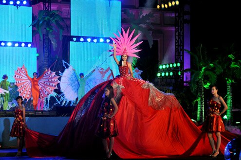 Sổ tay du lịch so tay du lich Sotaydulich Sotay Dulich Khampha Kham Pha Bui Nha Trang soi dong trong dem hoi Carnaval 