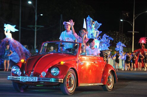 Sổ tay du lịch so tay du lich Sotaydulich Sotay Dulich Khampha Kham Pha Bui Nha Trang soi dong trong dem hoi Carnaval 