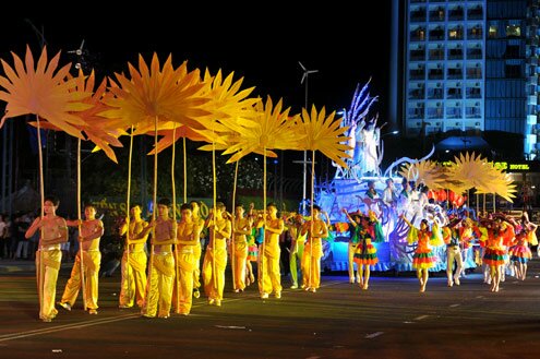 Sổ tay du lịch so tay du lich Sotaydulich Sotay Dulich Khampha Kham Pha Bui Nha Trang soi dong trong dem hoi Carnaval 