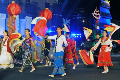 Sổ tay du lịch so tay du lich Sotaydulich Sotay Dulich Khampha Kham Pha Bui Nha Trang soi dong trong dem hoi Carnaval 