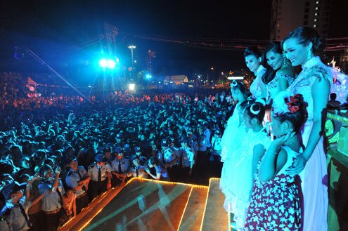 Sổ tay du lịch so tay du lich Sotaydulich Sotay Dulich Khampha Kham Pha Bui Nha Trang soi dong trong dem hoi Carnaval 