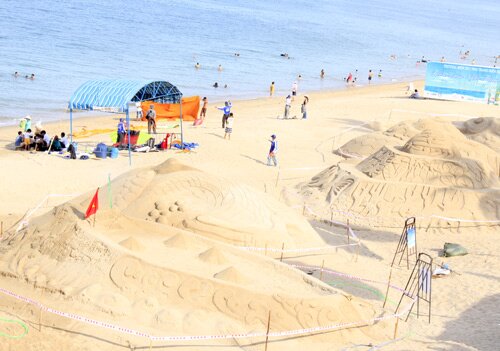  Sổ tay du lịch so tay du lich Sotaydulich Sotay Dulich Khampha Kham Pha Bui Doc dao trien lam dieu khac tren cat o Festival Bien Nha Trang