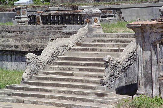 Sổ tay du lịch_sổ tay_du lịch_so tay du lich_so tay_du lich_sotaydulich_sotay_dulich_dọc miền đất nước_doc mien dat nuoc_ve voi hue thuong_hien trang hue