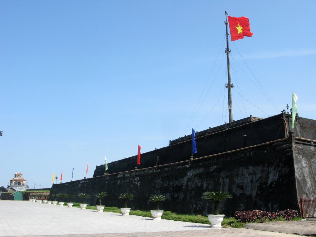 Sổ tay du lịch_sổ tay_du lịch_so tay du lich_so tay_du lich_sotaydulich_sotay_dulich_dọc miền đất nước_doc mien dat nuoc_ve voi hue thuong_hien trang hue