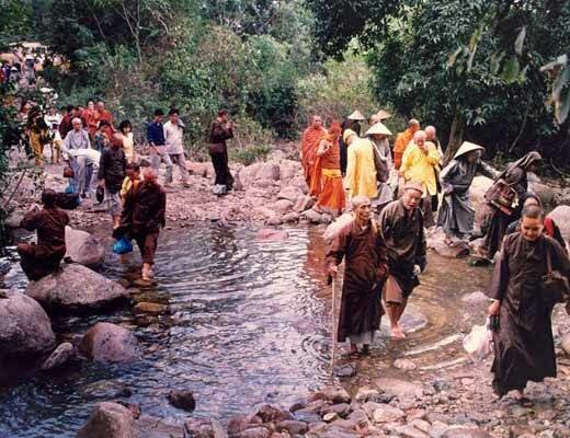 Sổ tay du lịch so tay du lich Sotaydulich Sotay Dulich Khampha Kham Pha Bui Di tim huyen thoai suoi Giai Oan