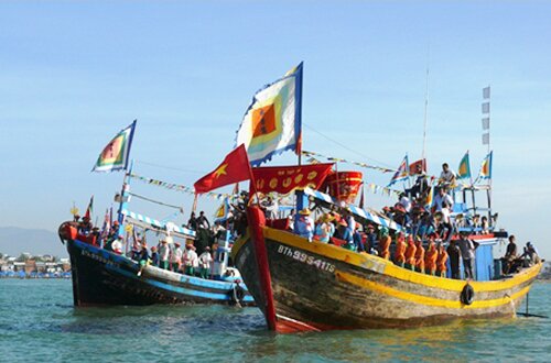 Sổ tay du lịch so tay du lich Sotaydulich Sotay Dulich Khampha Kham Pha Bui Tung bung le hoi cau ngu day mau sax o Binh Thuan
