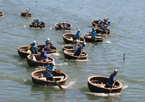 Sổ tay du lịch so tay du lich Sotaydulich Sotay Dulich Khampha Kham Pha Bui Tung bung le hoi cau ngu day mau sax o Binh Thuan