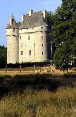 Sổ tay du lịch so tay du lich Sotaydulich Sotay Dulich Khampha Kham Pha Bui Chateau de Malleret Lau dai tuyet voi 