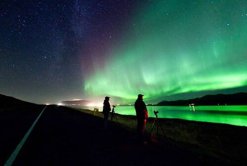 Sổ tay du lịch so tay du lich Sotaydulich Sotay Dulich Khampha Kham Pha Bui Den Iceland ngam mat troi luc nua dem
