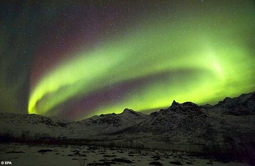 Sổ tay du lịch so tay du lich Sotaydulich Sotay Dulich Khampha Kham Pha Bui Den Iceland ngam mat troi luc nua dem